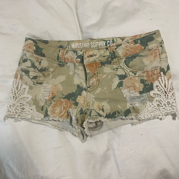 Floral shorts - Picture 3 of 4